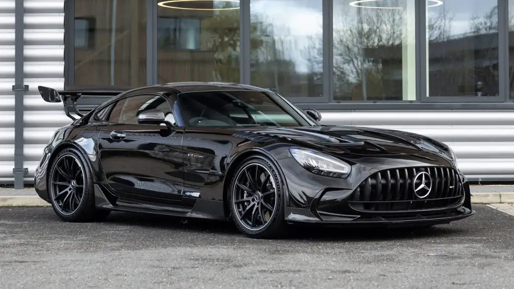 Mercedes-AMG GT Black Series vs Porsche 911 GT2 RS